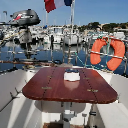 Voilier De Charme A Quai Botel Saint-Raphael (Var)